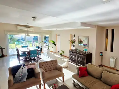Casa en Venta en Villa Luzuriaga, USD 330.000