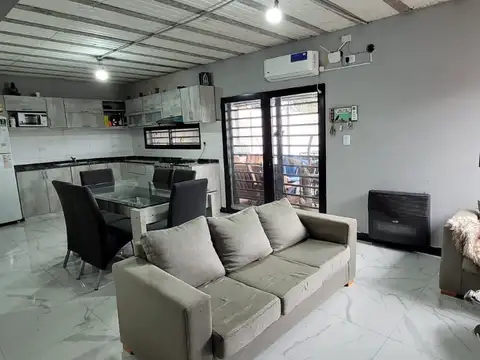 Casa en venta - 1 Dormitorio 1 Baño - Cochera - 330Mts2 - El Pato, Berazategui