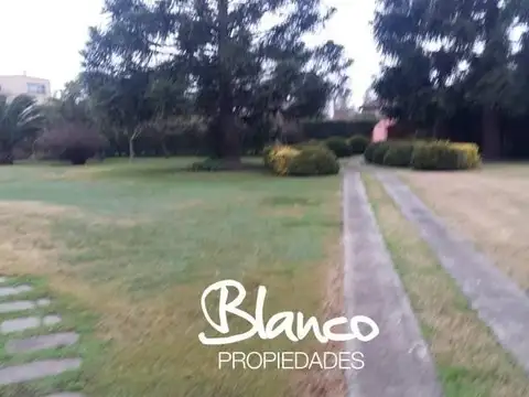 Campo municipal del golf y Necochea