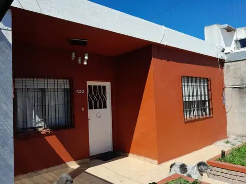 Casa 5 ambientes con 2 baños