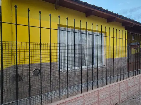 Venta Casa 2 Dormitorios + Departamento 1 dorm. Centenario 100