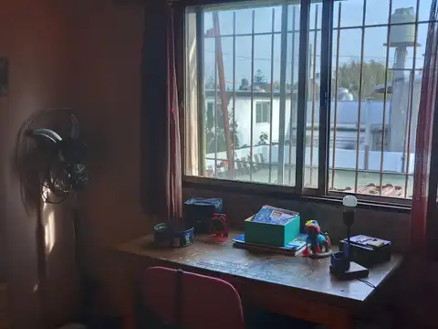 Casa 7 ambientes con 2 baños