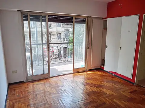 Monoambiente con balcón