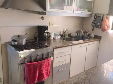 CASA  CENTRICA 3 DORMITORIOS Y PILETA