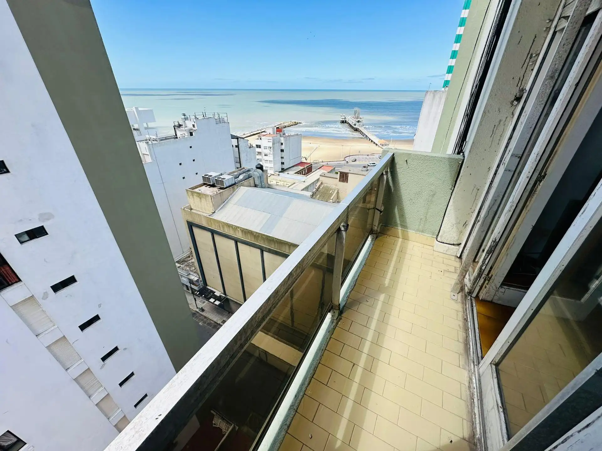 Depto 2 amb con balcón y vista al mar — Centro