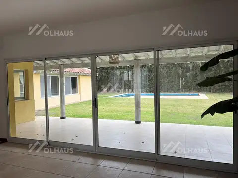 Casa en Alquiler con 1 cochera