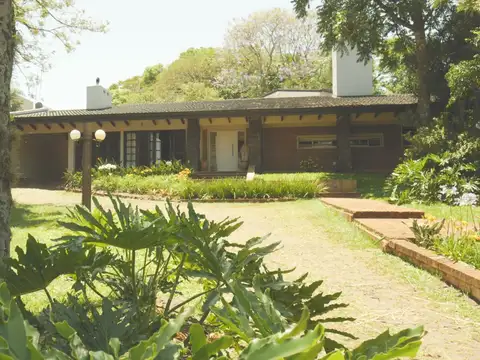 Casa 8 ambientes con 7 baños