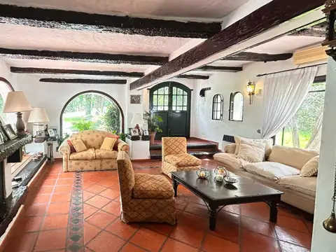 Casa mediterránea en venta en CC Larena