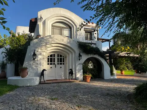 RESERVADA. Casa mediterránea en venta en CC Larena