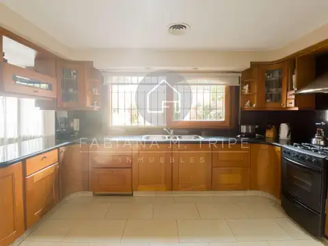 Casa 7 ambientes con 3 baños