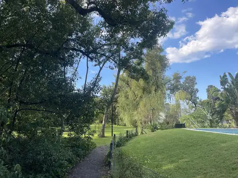 Los Robles Village VENTA Departamento 3 dorm Jardín Pileta Cochera Baulera