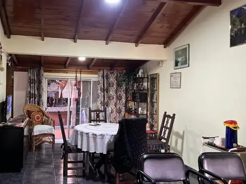 Casa 4 ambientes con 1 baño