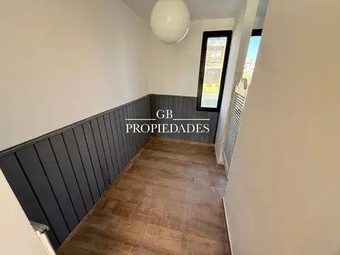 Casa 5 ambientes con 4 baños