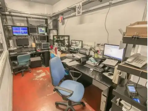 Edificio Comercial en venta - 9 Oficinas 6 Baños - Cocheras - 1000Mts2 - Quilmes