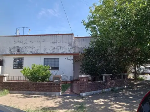 VENTA - Casa 3 ambientes c/patio y terraza - Ramos Mejía