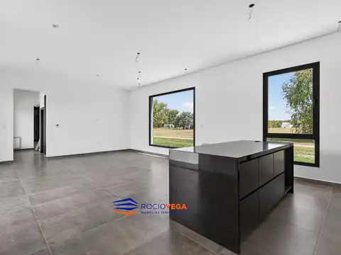 Casa en Venta con 3 cocheras