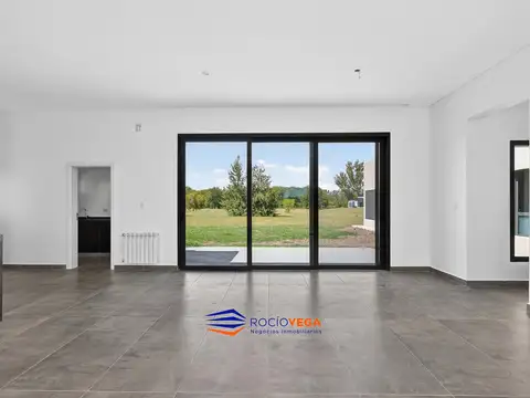 Casa en Venta con 3 cocheras