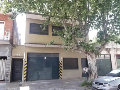 Galpón con oficina + comedor y vestuarios en dos plantas