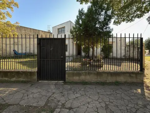 CASA MULTIFAMILIAR   EN VILLA TESEI