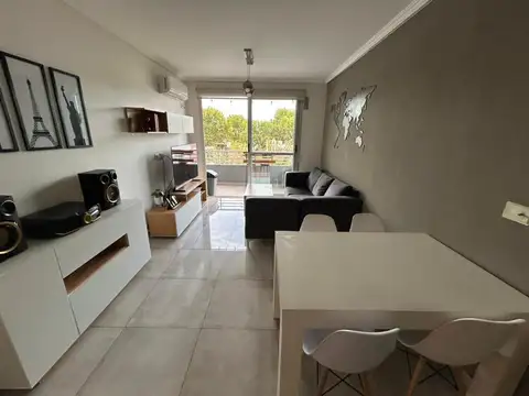 Departamento 2 ambientes / Balcón & Cochera