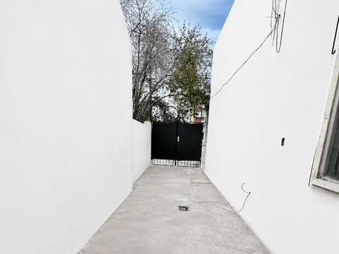 Galpón 80m2 Interno con entrada vehicular