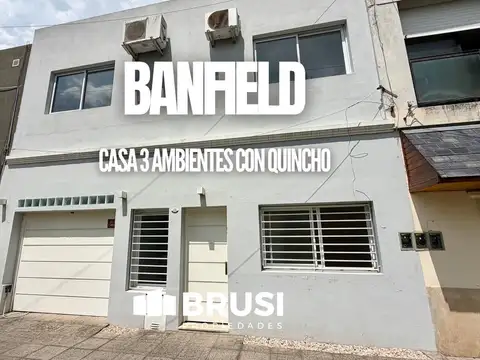 CASA EN VENTA EN BANFIELD - 3 AMBIENTES CON QUINCHO