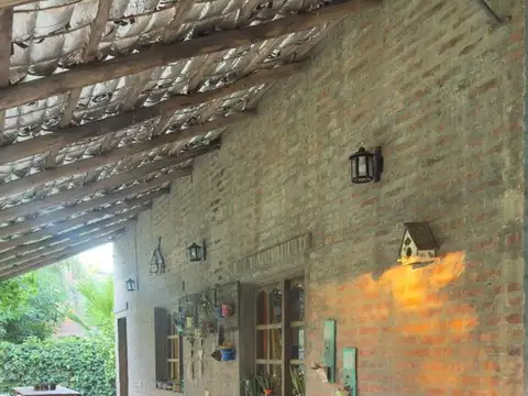 EN VENTA CASA QUINTA, ARROYO LEYES.