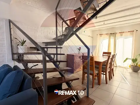 Casa 9 ambientes con 2 baños