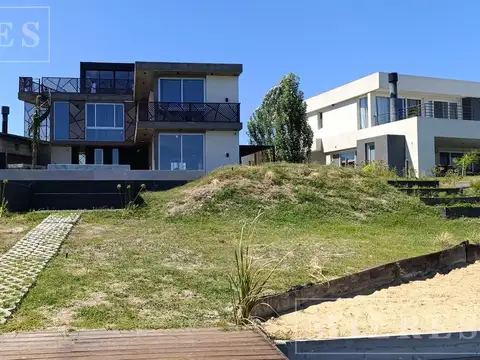 Casa en venta San Sebastian Area 10