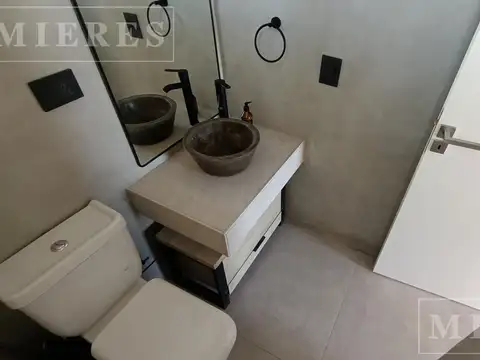 Casa en venta sobre lote a la laguna area 10 Barrio San Sebastian, Loma Verde