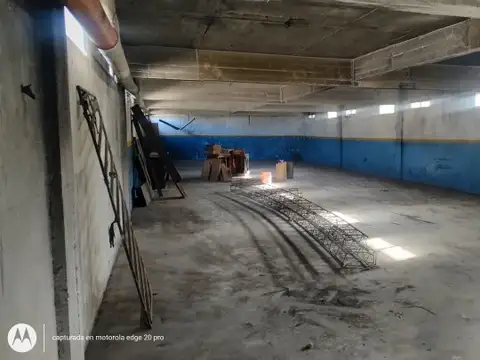 Galpón Inmejorable ubicación, a metros de la Autopista.   Terreno de 8.66 m2 x 61 m2.  Sup. cub...