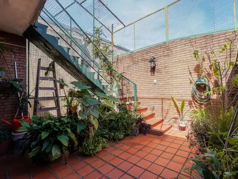 Venta PH 4 ambientes con patio y terraza en Villa General Mitre