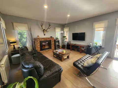 Casa en Venta con 4 cocheras