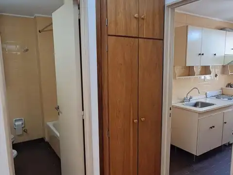 Monoambiente sobre Av. Belgrano al 300, excelente ubicación.