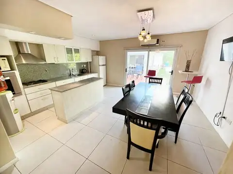 Casa en Venta en Monte Grande, USD 240.000