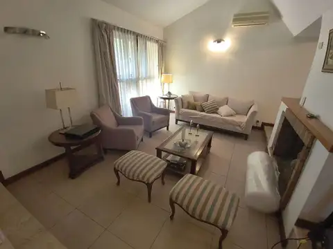 Casa 8 ambientes con 3 baños