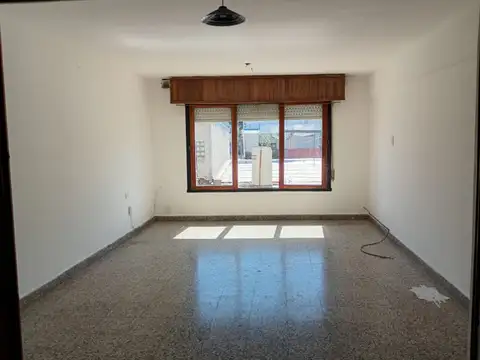 Depto Tipo Casa en Alquiler en Villa Libertad, $ 450.000