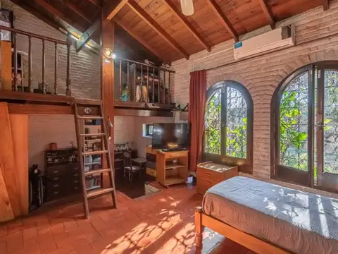 VENTA CASA UNA PLANTA 5 AMB, CON JARDÍN, PILETA, QUINCHO  Y COCHERA EN  SAN ISIDRO