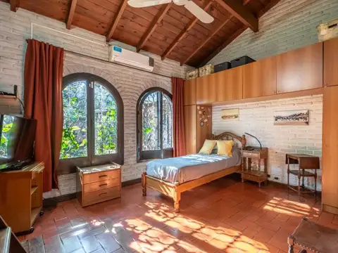 Casa 5 ambientes con 4 baños