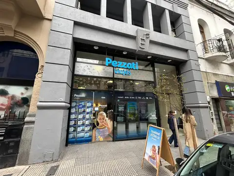 Local en Marcelo T de Alvear y Montevideo