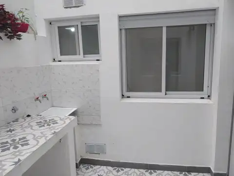 Departamento en Olivos 2 ambientes con balcon y patio.
