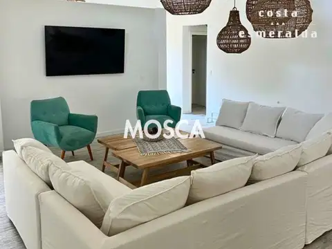 Casa 8 ambientes con 5 baños