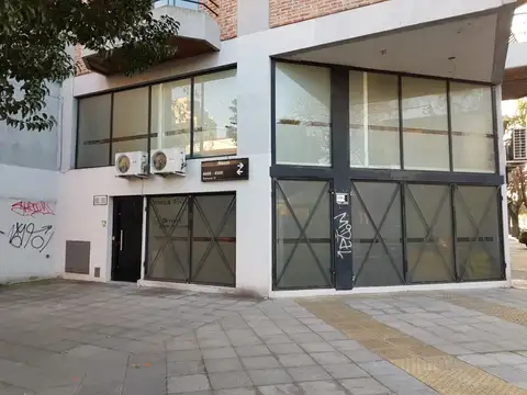 VENTA LOCAL EN 2 PLANTAS EN VILLA PUEYRREDON. EXCELENTE ESTADO 