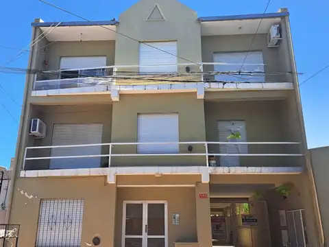 Monoambiente y 3 cocheras en Victoria 445