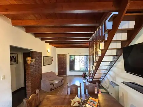 Casa 5 ambientes con 2 baños