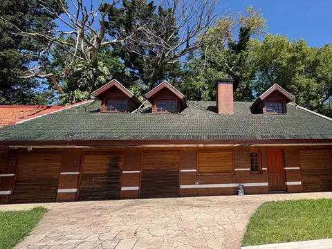 Casa en Venta con 4 cocheras