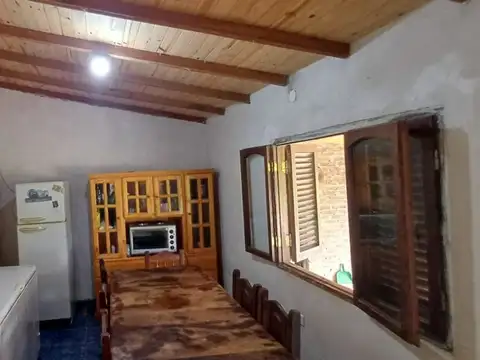 Casa 7 ambientes con 2 baños