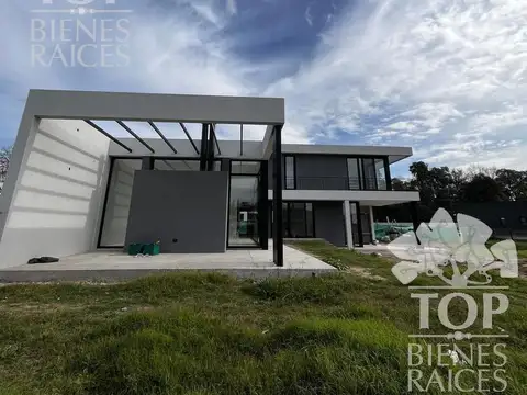 Casa 4 ambientes con 3 baños