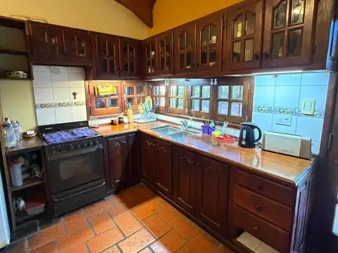 Casa 6 ambientes con 2 baños