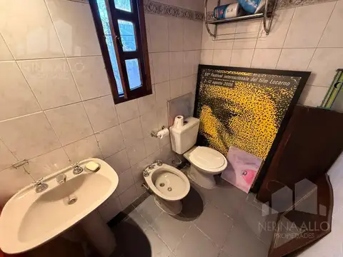 Casa 6 ambientes con 2 baños